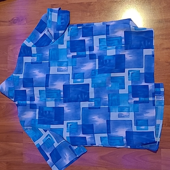 Button up - Picture 2 of 3